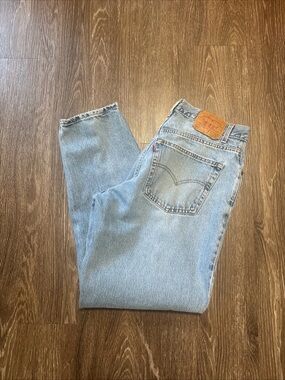 Vintage Levis 560 Y2K Men’s Jeans Loose Fit Tapered Leg 34x32 Light Wash Denim